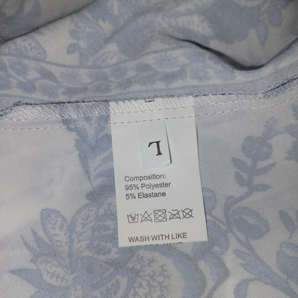 Women Size L Blue and White Floral Halter Top it is not a brand - Picture 2 of 10